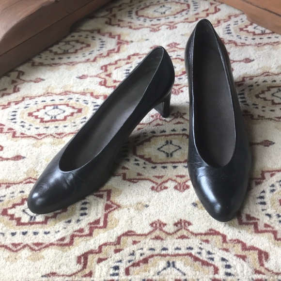 Stuart Weitzman chic pumps - Picture 2 of 6